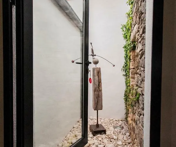 Les Yeux Bleus Bed & Breakfast 3*