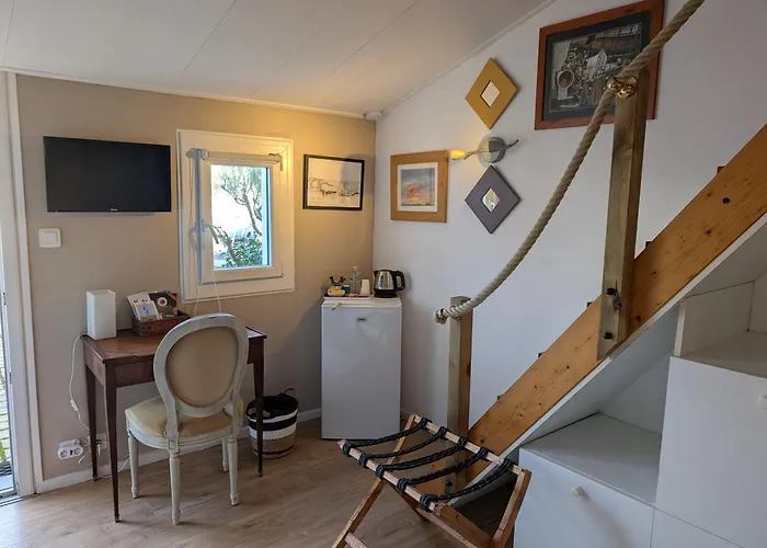 Les Yeux Bleus B&B 누아르무티에 앙 릴